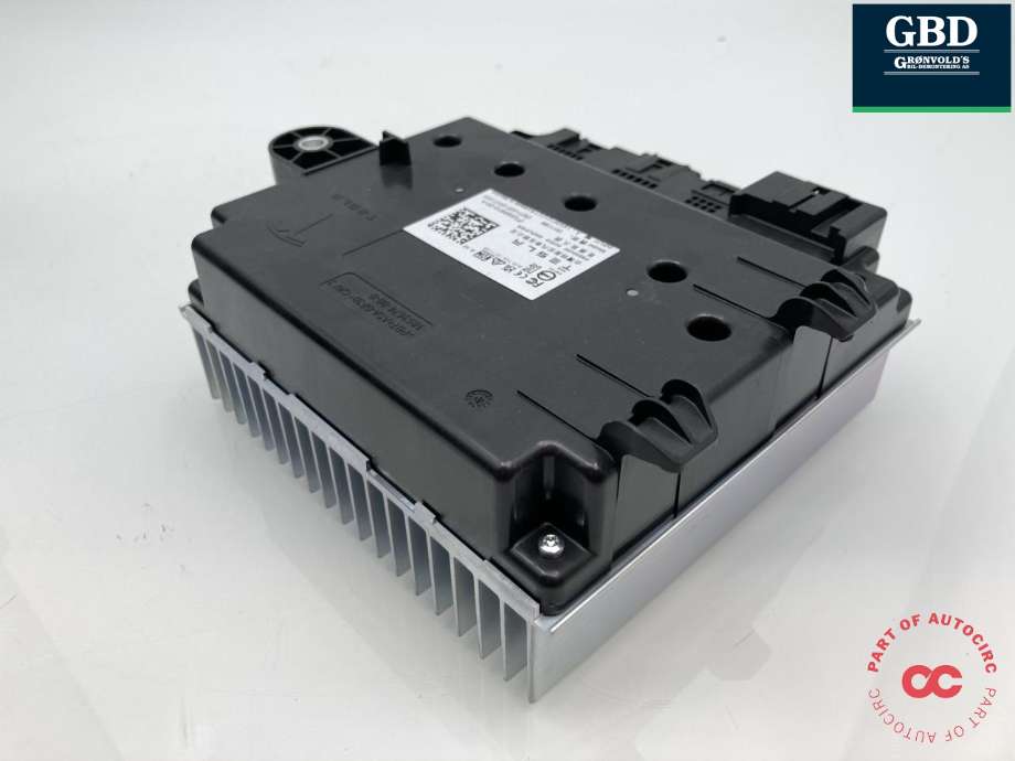 Bilstereo forsterker til Tesla Model Y 2024-->> (Type II)  (2065912-20-A|2065912-10-A|)