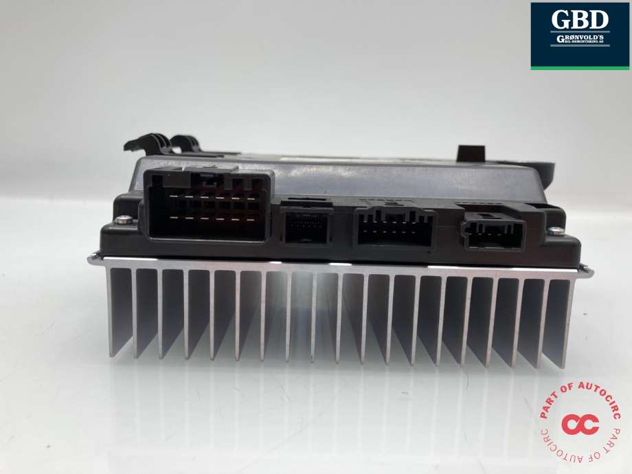 Bilstereo forsterker til Tesla Model Y 2024-->> (Type II)  (2065912-20-A|2065912-10-A|)