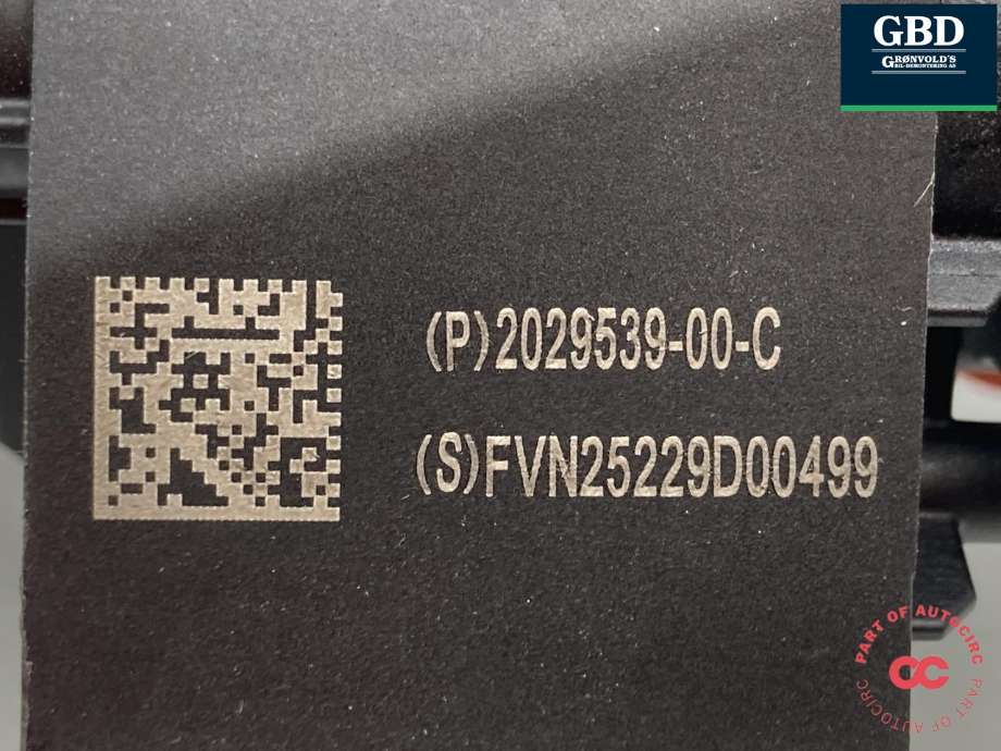 Ladeluke karosseri elbil til Tesla Model Y 2024-->> (Type II)  (2029539-00-C|2029539-00-B|2029539-10-B)