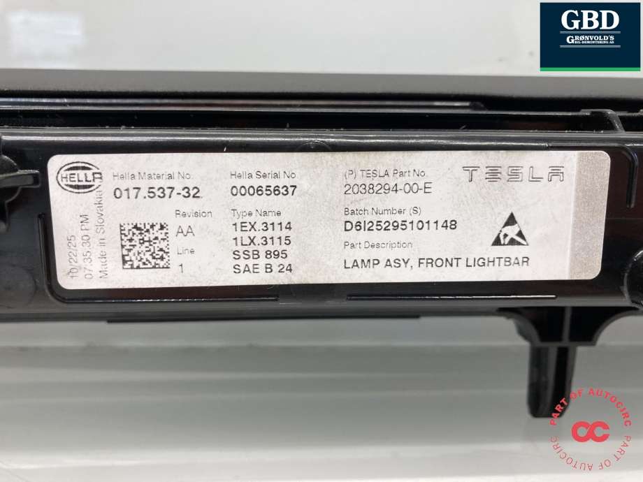 Frontlykt midtre til Tesla Model Y 2024-->> (Type II) (2038294-00-E|2038294-00-C| 2038294-96-C|2038294-97-C)