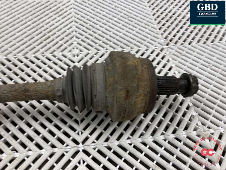 Drivaksel høyre bak, diesel/automat til Mercedes C-Klasse 2007-2011 (Fase 1) (W204) (W204) (A 204 350 84 23|A 204 350 21 10|)