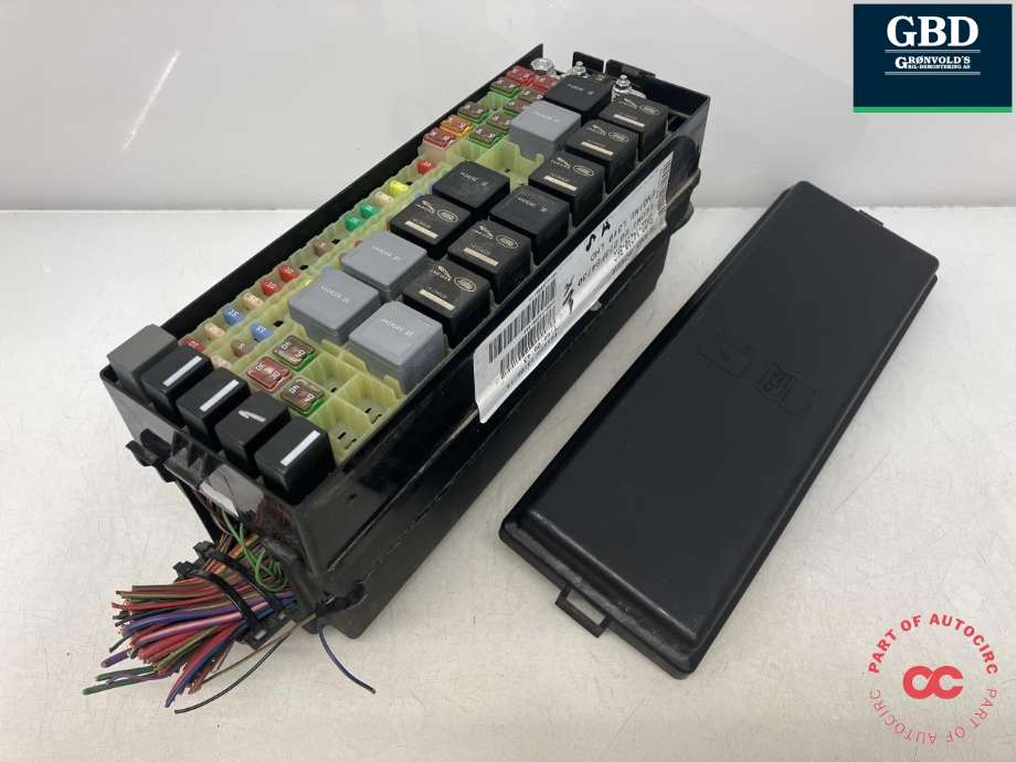 Sikringsboks motorrom til Land Rover Discovery 2009-2017 (Type IV)  (LR014265|AH2214A076AA|)