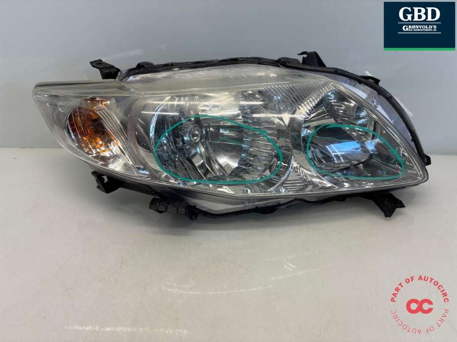Frontlykt høyre halogen til Toyota Corolla 2007-2013 (8113012A60|)