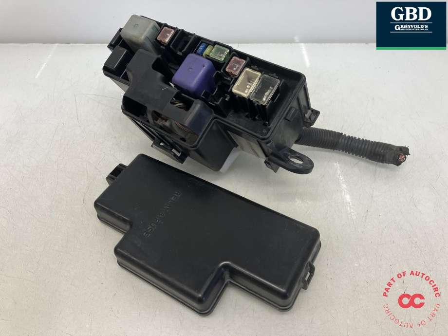 Sikringsboks motorrom til Toyota Hiace, 2007-2012 (Fase 3)  (8274526010)