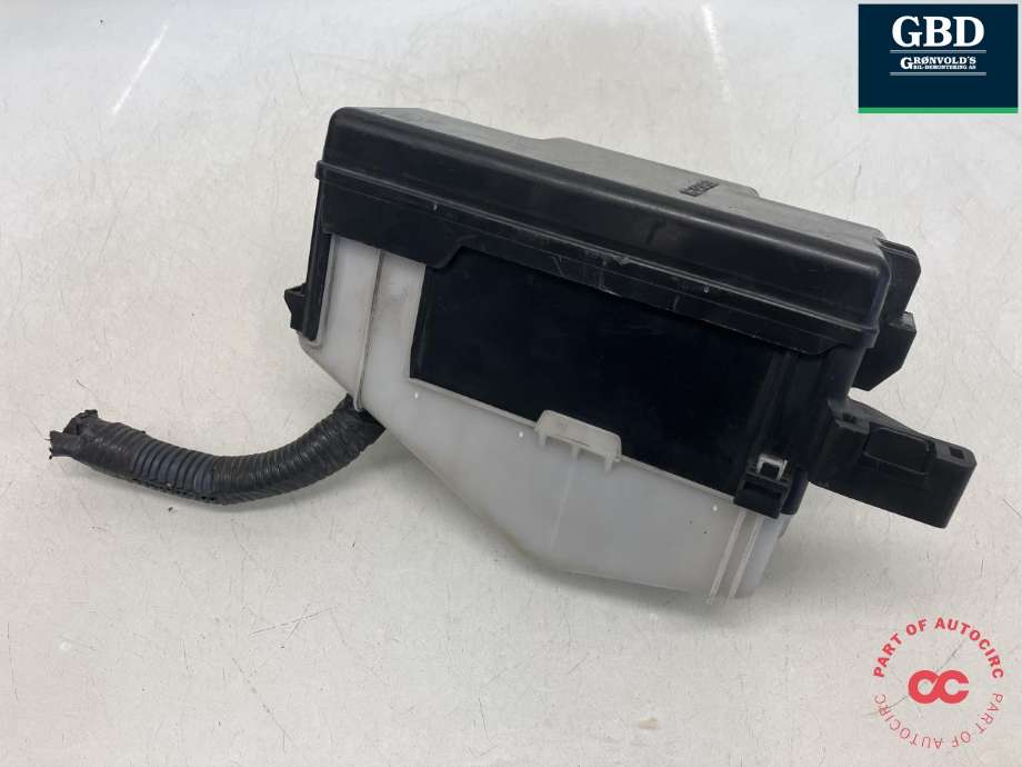 Sikringsboks motorrom til Toyota Hiace 2007-2012 (Fase 3) (8274526010|)