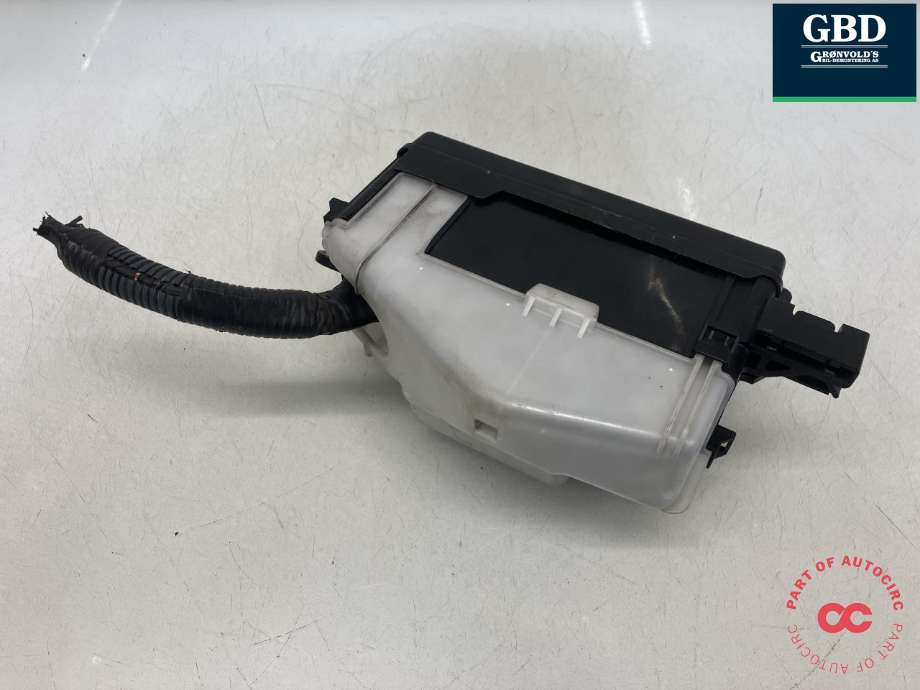 Sikringsboks motorrom til Toyota Hiace 2007-2012 (Fase 3) (8274526010|)
