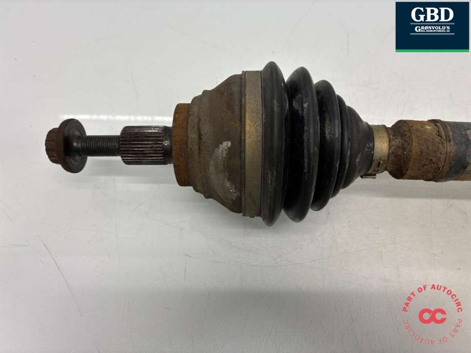 Drivaksel høyre foran, diesel/manuell til Audi Q3 2011-2014 (Type I, Fase 1) (3C0 407 272 BD|1K0 407 272 JF|)