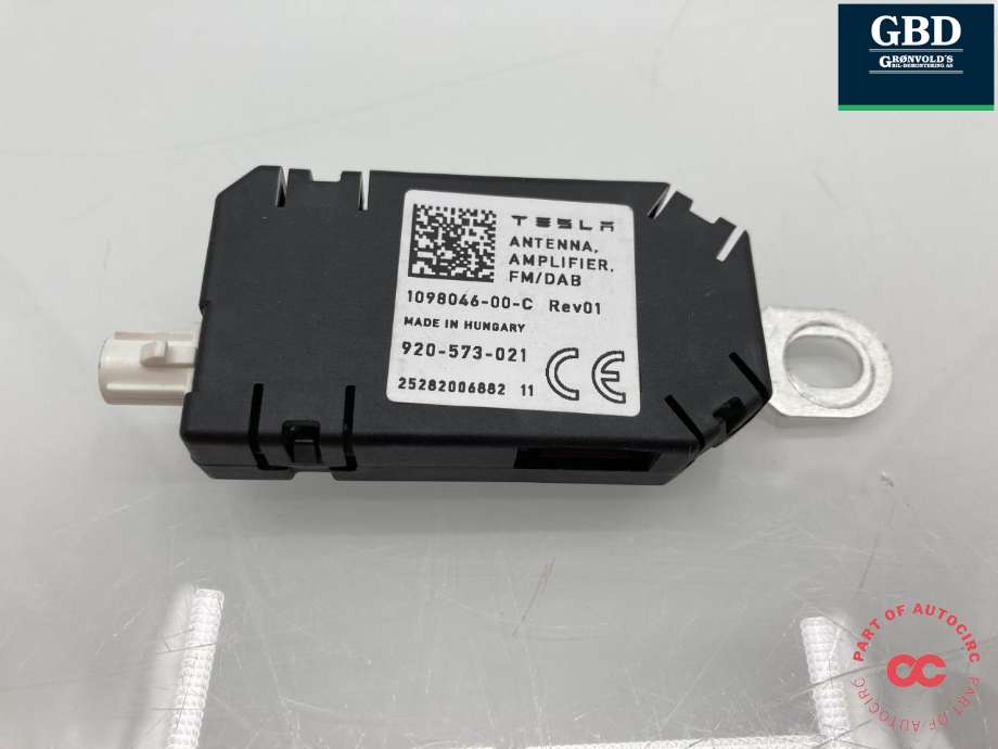 Antenne forsterker til Tesla Model Y, 2024-->> (Type II)  (1098046-00-C)