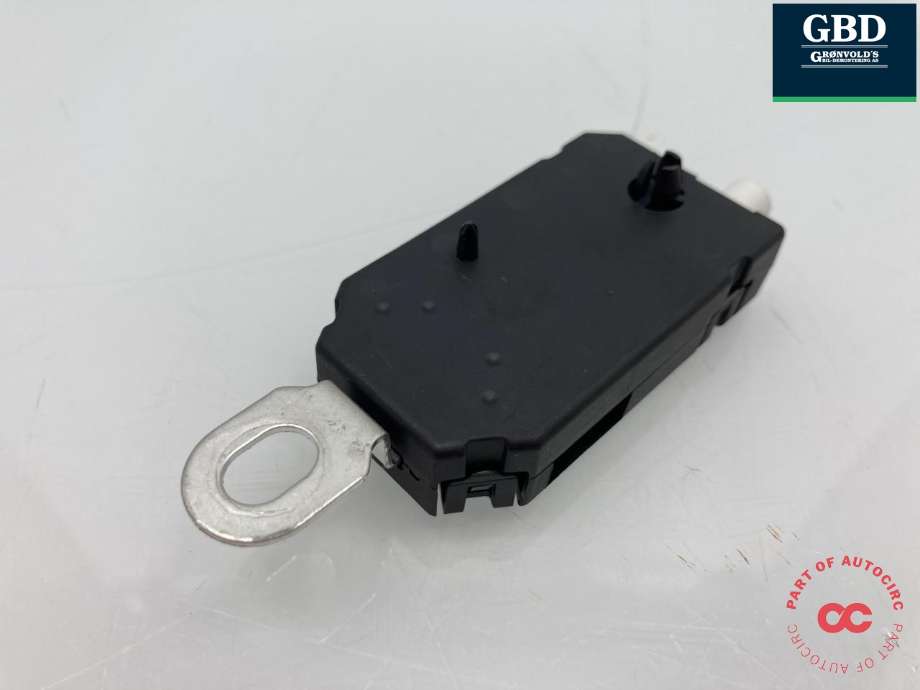 Antenne forsterker til Tesla Model Y 2024-->> (Type II) (1098046-00-C|)
