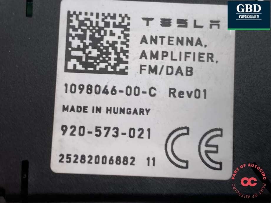 Antenne forsterker til Tesla Model Y 2024-->> (Type II) (1098046-00-C|)