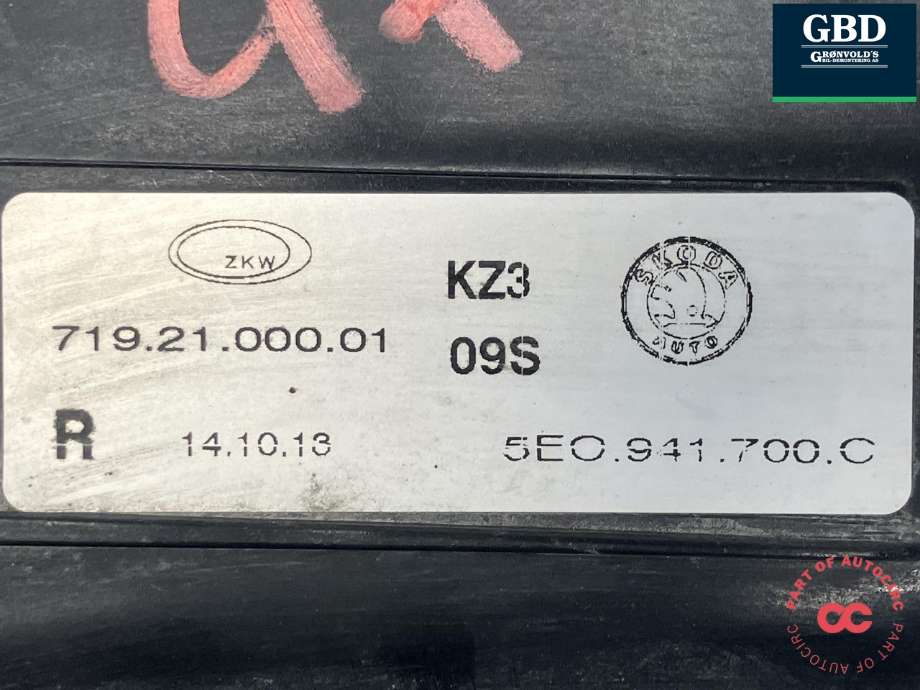 Tåkelykt høyre foran til Škoda Octavia 2013-2016 (Type III, Fase 1)  (5E0 941 702 E|5E0 941 700 C|719 21 000 01)