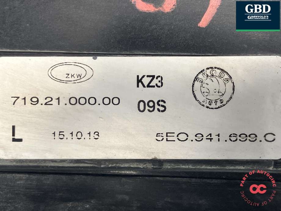 Tåkelykt venstre foran til Škoda Octavia 2013-2016 (Type III, Fase 1)  (5E0 941 701 E|5E0 941 699 C|719 21 000 00)