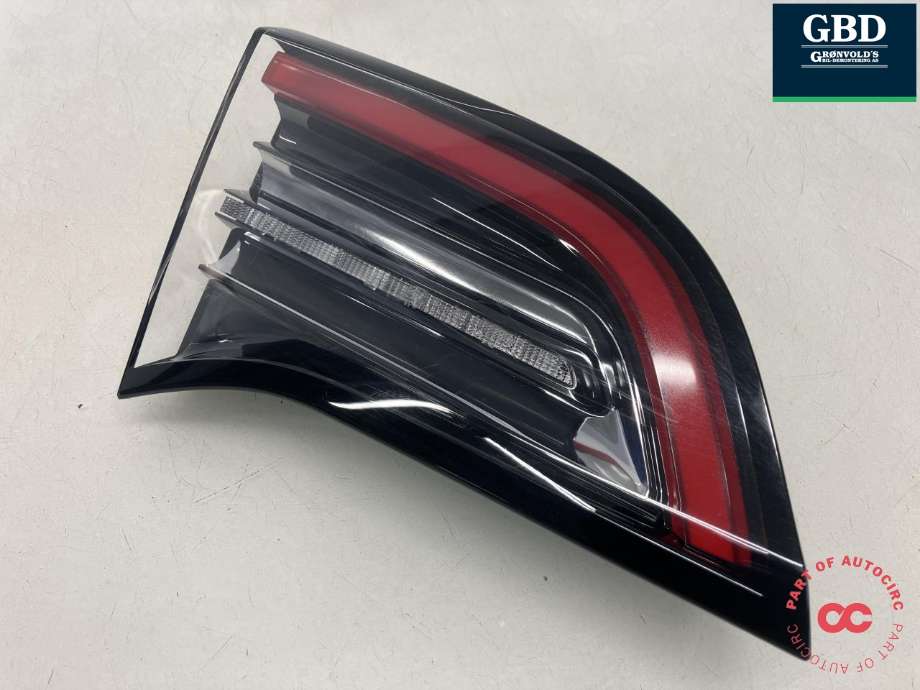 Baklykt venstre indre til Tesla Model Y 2021-2024 (Type I)  (1502088-00-B|)