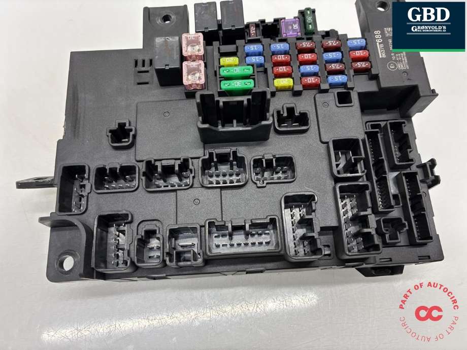 Sikringsboks kupe til Mitsubishi Outlander 2015-->> (Type III, Fase 2)  (8637C610|)
