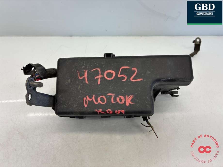 Sikringsboks motorrom til Toyota Hilux, 2006-2011  (821110K070)
