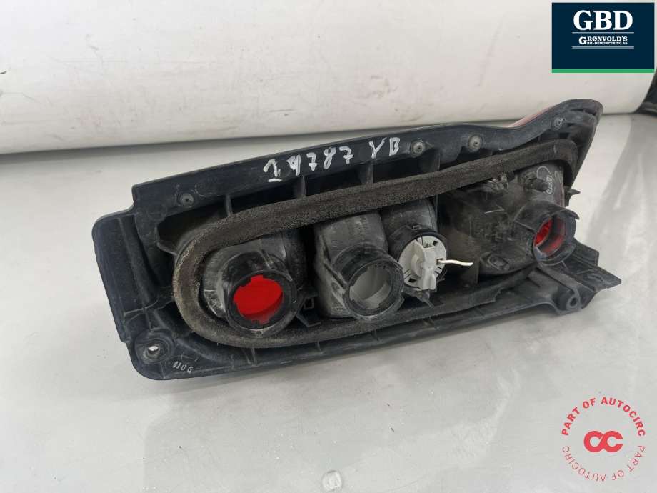 Baklykt venstre til Toyota Hiace 2007-2012 (Fase 3) (8156126410|)