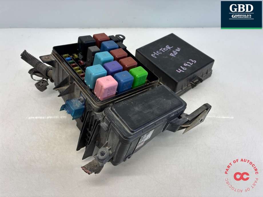 Sikringsboks motorrom til Toyota Land Cruiser 100 1998-2007 (8272060010|)