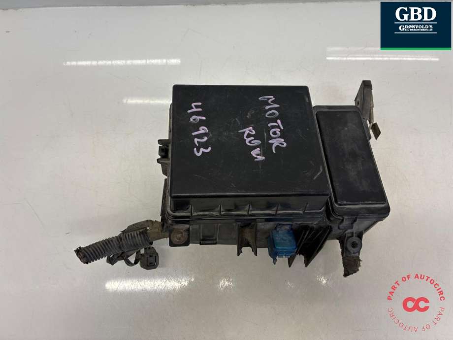 Sikringsboks motorrom til Toyota Land Cruiser 100 1998-2007 (8272060010|)