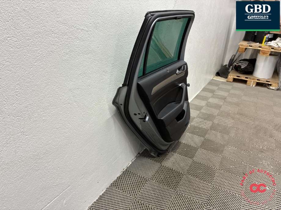 Dør venstre bak til VW Passat 2015-2019 (Fase 1) (B8) (B8) (3G9 833 055 AE|3G9 833 055 AD|)