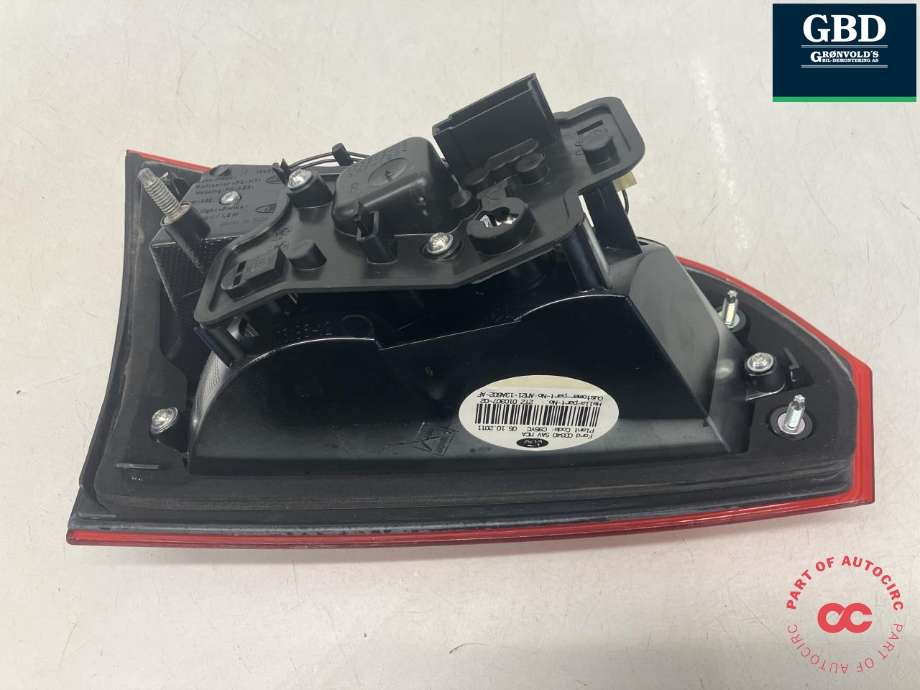 Baklykt høyre indre til Ford S-Max 2010-2015 (Type I, Fase 2) (HELLA|1747110|AM21-13A602-AF|2TZ 010307-02)