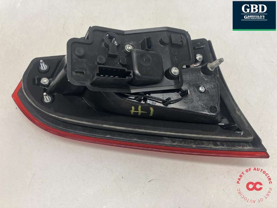 Baklykt høyre indre til Ford S-Max 2010-2015 (Type I, Fase 2) (HELLA|1747110|AM21-13A602-AF|2TZ 010307-02)