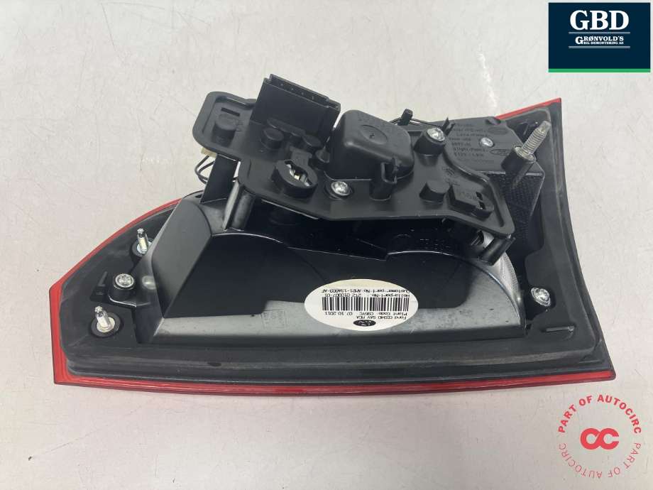 Baklykt venstre indre til Ford S-Max 2010-2015 (Type I, Fase 2)  (HELLA|1747111|AM21-13A603-AF|2TZ 010307-01)