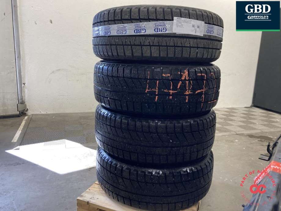 Hjulsett aluminium vinter til Mitsubishi Outlander 2015-->> (Type III, Fase 2) (SAILUN PIGGFRI|ICE BLAZER ARCTIC EVO|225/55R18 PROD 23|8JX18 ET40)