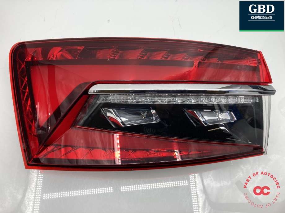 Baklykt venstre ytre til Škoda Superb, 2015-->> (Type III)  (3V9 945 207 C)