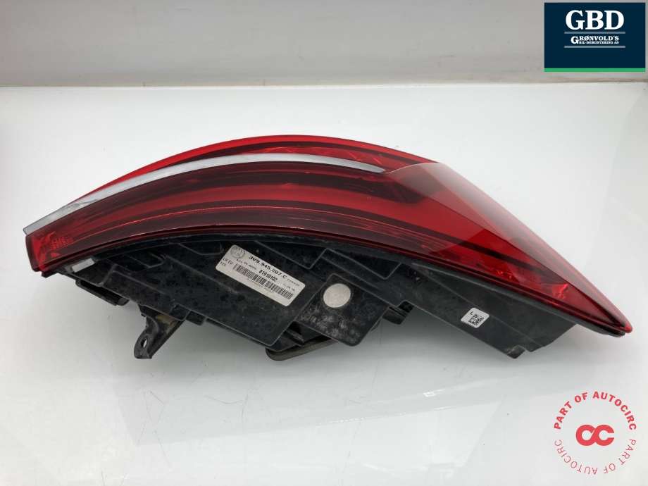 Baklykt venstre ytre til Škoda Superb 2015-->> (Type III)  (3V9 945 207 C|)