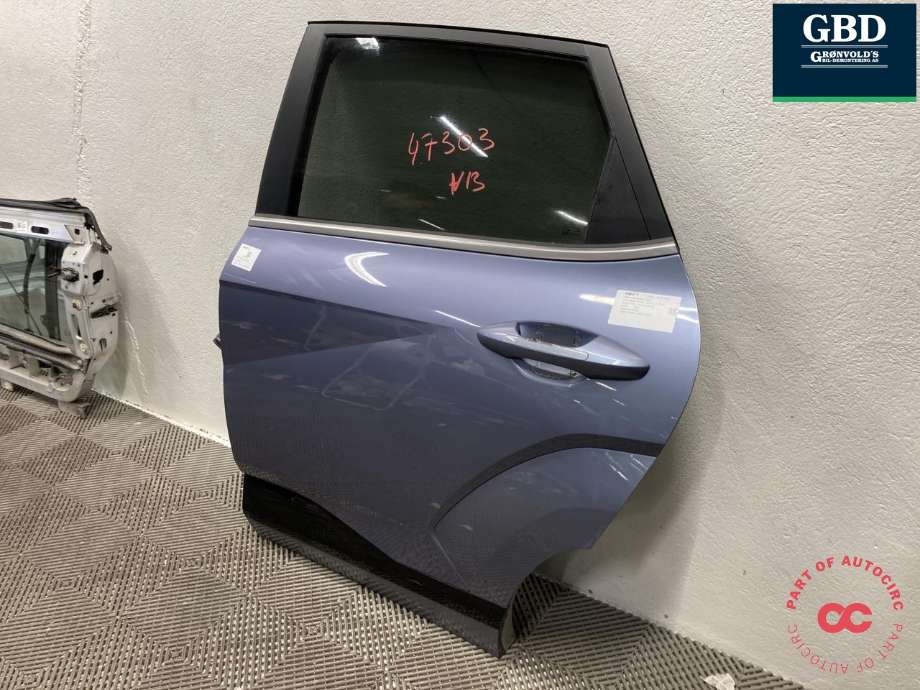Dør venstre bak til Hyundai Kona 2024-->> (Type II)  (77003-HF000|)