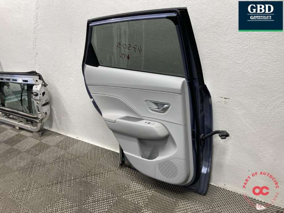 Dør venstre bak til Hyundai Kona 2024-->> (Type II)  (77003-HF000|)