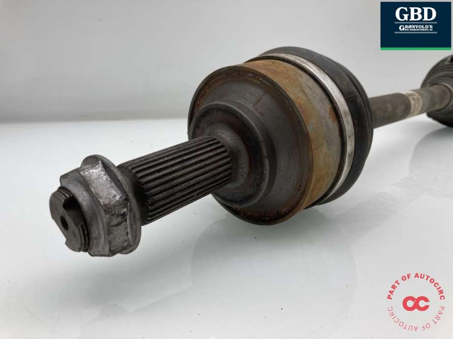 Drivaksel høyre foran, diesel/automat til Mercedes Vito/Viano 2010-2014 (Fase 2) (W639) (W639) (A 639 330 08 01|)