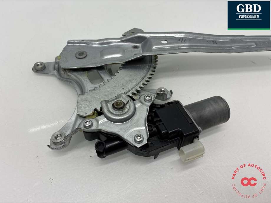 Ruteheis venstre bak til Suzuki SX4 S-CROSS 2013-->> (Type II)  (83502-61M00-000|83560-61M00|)