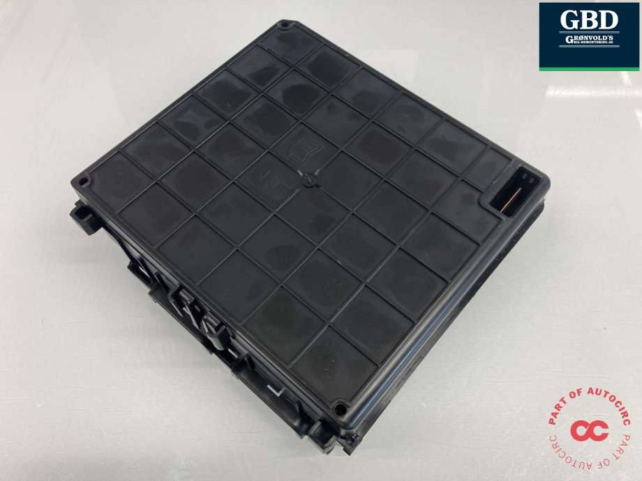 Sikringsboks motorrom til Ford Mustang Mach-e 2020-->>  (2615830|LJ8T-14D068-NAC|)