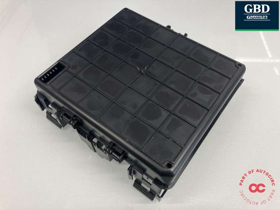 Sikringsboks motorrom til Ford Mustang Mach-e 2020-->>  (2615830|LJ8T-14D068-NAC|)