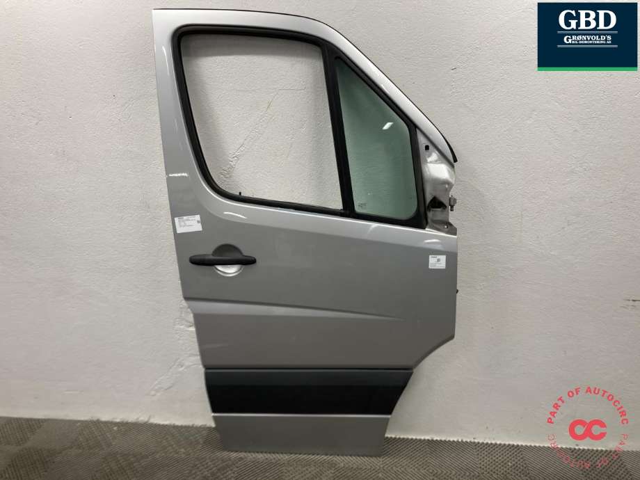 Dør høyre foran til Mercedes Sprinter, 2013-2018 (Fase 2) (906) (906) (A9067200105)