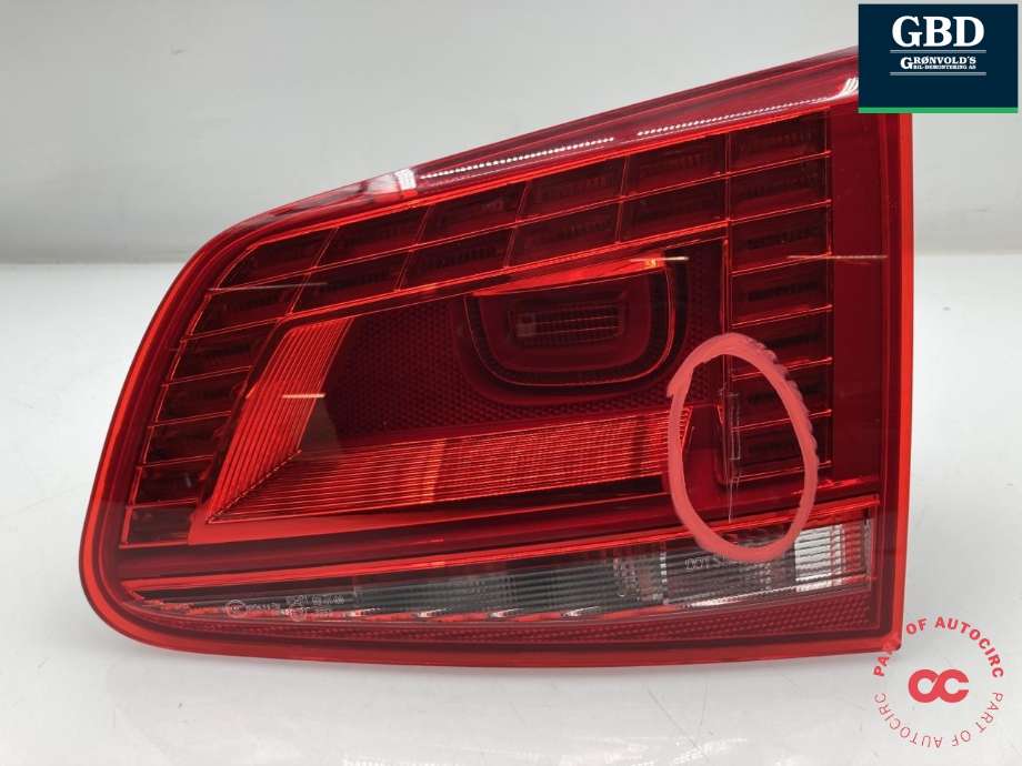 Baklykt høyre indre til VW Touareg, 2010-2018 (Type II) (VALEO|7P6 945 308)