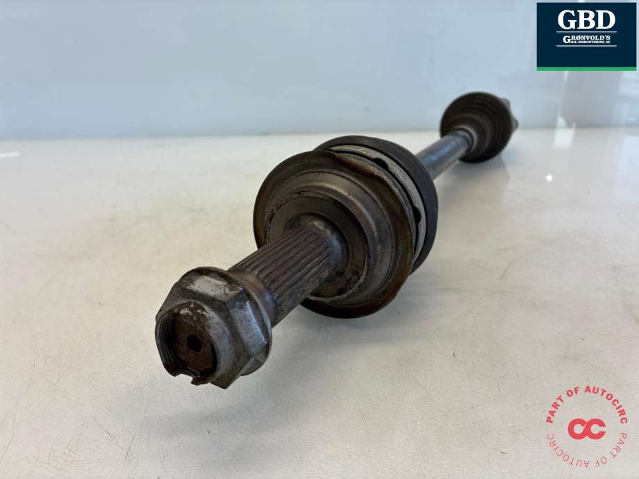 Drivaksel venstre foran, diesel/automat til Mercedes Vito 2014-->> (W447) (W447) (A 447 330 64 00|)