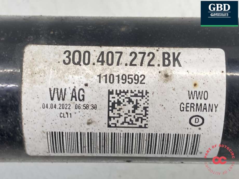 Drivaksel høyre foran, bensin/automat til Škoda Superb 2015-->> (Type III)  (3Q0 407 272 BK|3Q0 407 762 QX|)