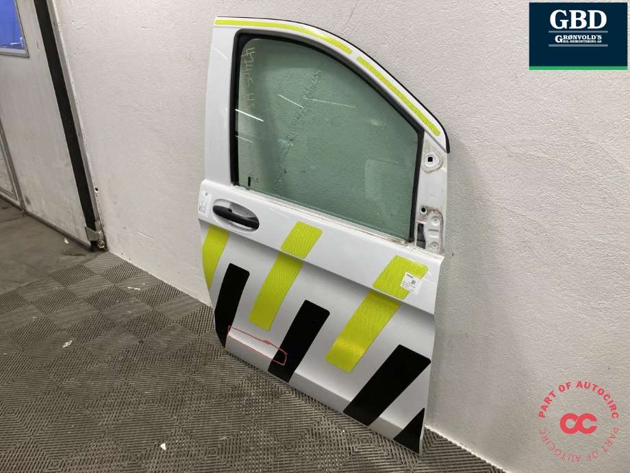 Dør høyre foran til Mercedes Vito 2014-->> (W447) (W447) (A 447 720 67 00|A 447 720 01 05|)
