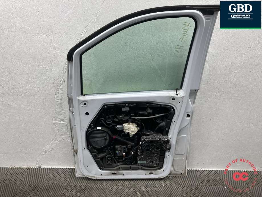 Dør høyre foran til Mercedes Vito 2014-->> (W447) (W447) (A 447 720 67 00|A 447 720 01 05|)