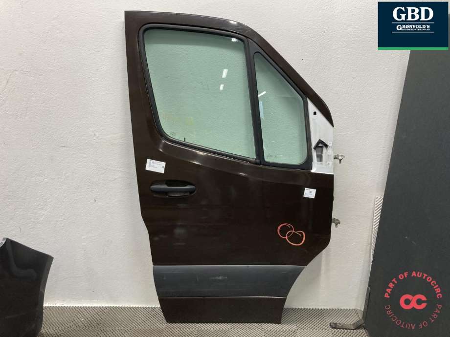 Dør høyre foran til Mercedes Sprinter, 2018-->> (907/910) (907/910) (A 910 720 31 00)
