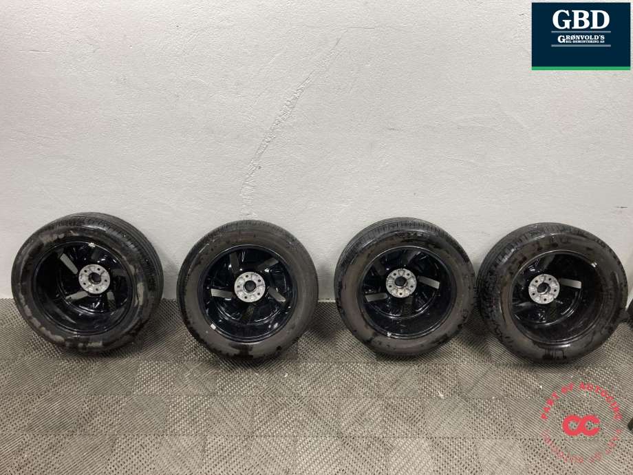 Hjulsett aluminium sommer til Hyundai Kona 2024-->> (Type II)  (NEXEN NFERA PRIMUS|215/60 R17  96H|7JX17H2  ET50|PROD. 23  5MM)