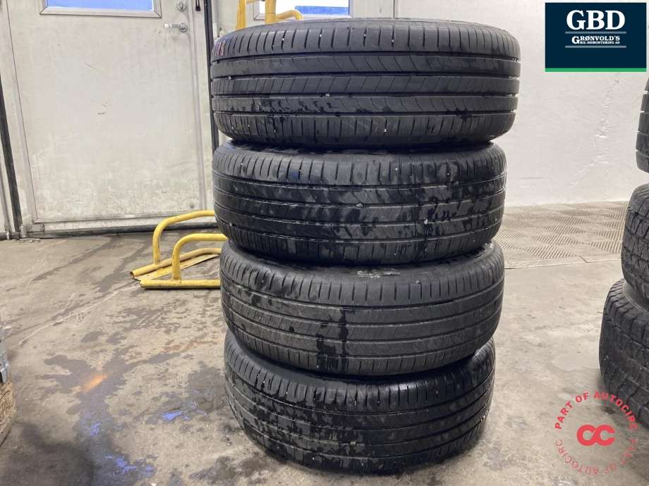 Hjulsett aluminium sommer til Hyundai Kona 2024-->> (Type II)  (NEXEN NFERA PRIMUS|215/60 R17  96H|7JX17H2  ET50|PROD. 23  5MM)