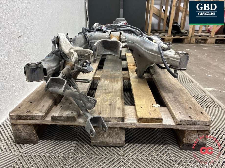 Travers bak til Tesla Model Y 2021-2024 (Type I) (1044580-01-D|05654|)