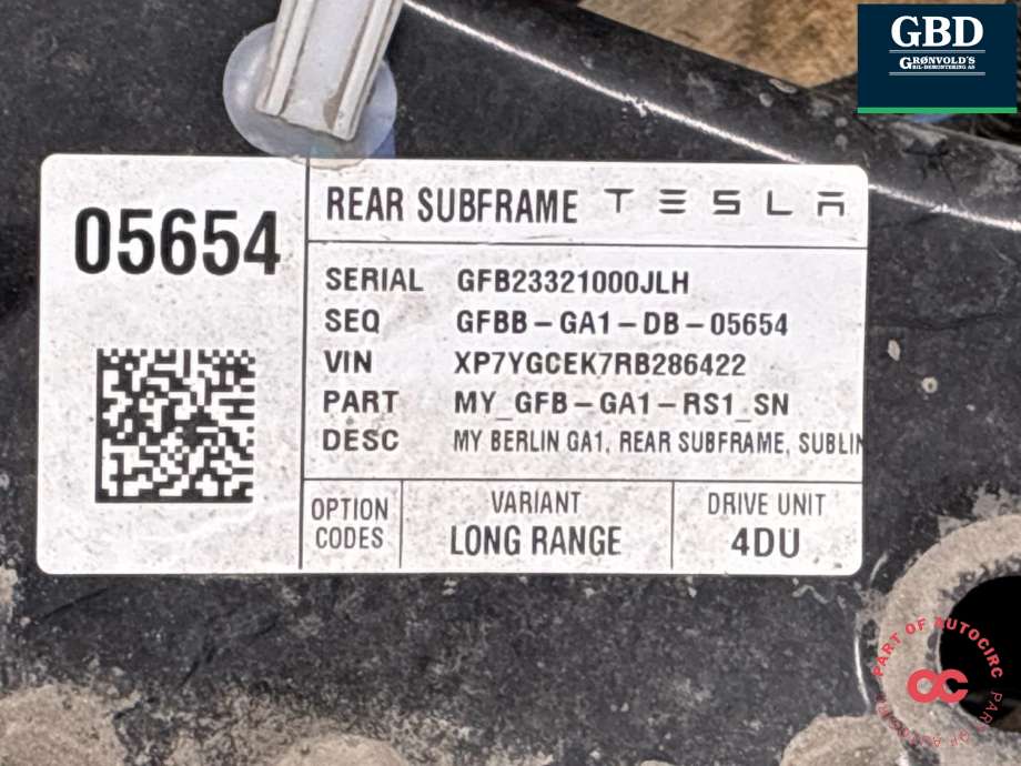 Travers bak til Tesla Model Y 2021-2024 (Type I) (1044580-01-D|05654|)