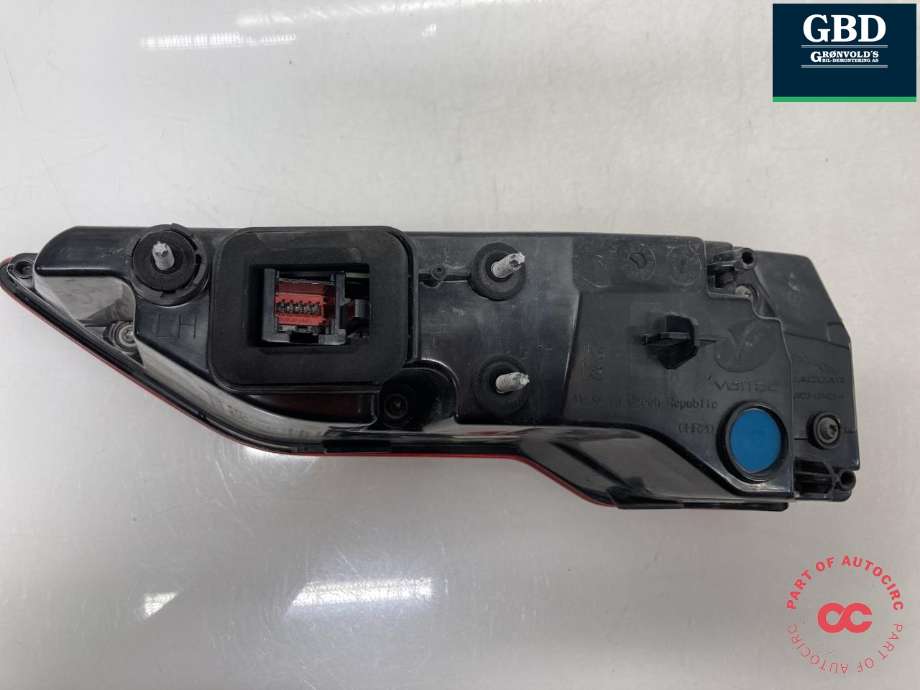 Baklykt venstre indre til Jaguar I-PACE 2018-->>  (453123486|J9D313A421CD|T4K1834| J9D313A421CB)