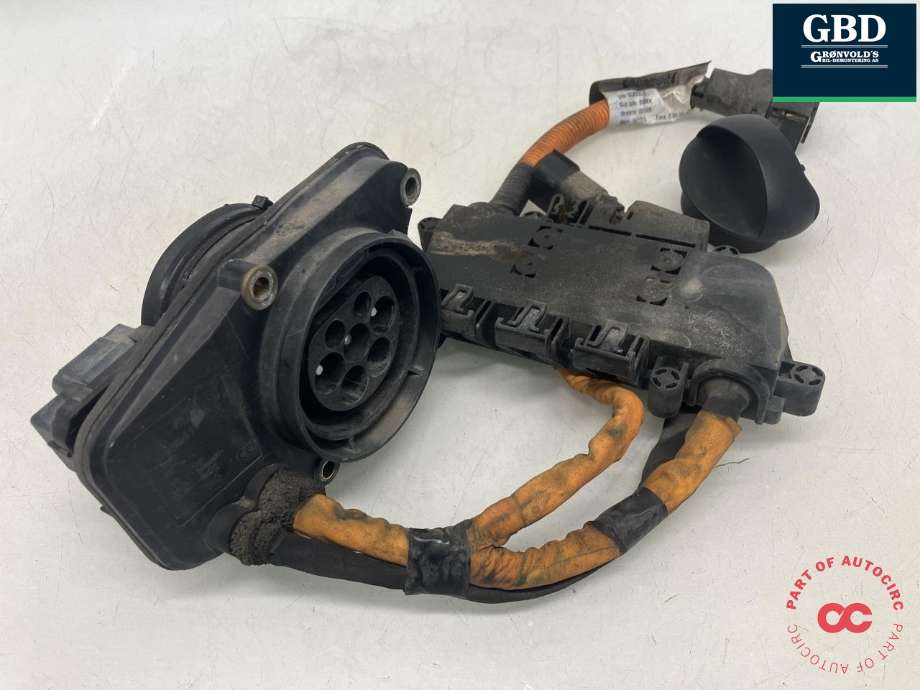 Batterilader inntak/luke til Volvo V60/V60 CC 2013-2018 (Type I, Fase 2)  (MENNEKES|30659378|31343541|32509)