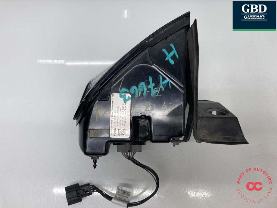 Baklykt høyre ytre til Ford Mustang Mach-e 2020-->>  (2626086|LJ8B-13404-AG|)