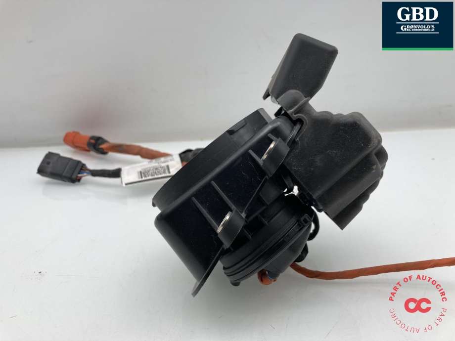 Batterilader inntak/luke til Volvo XC90 2015-2025 (Type II)  (32340092|32340092-005|)